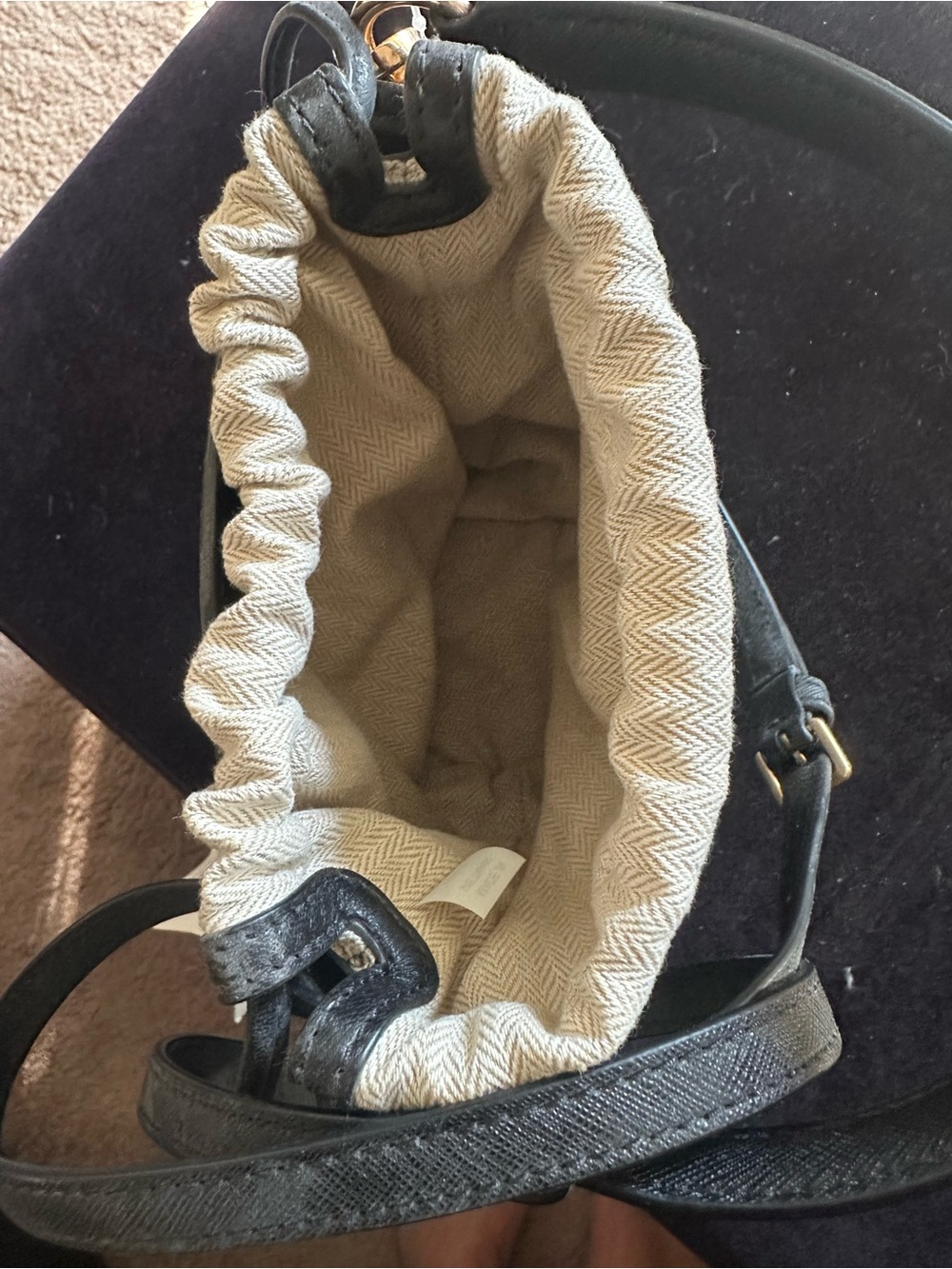 Tory Burch Black Leather Bucket Crossbody with Cream Drawstring - Picture 3 of 3